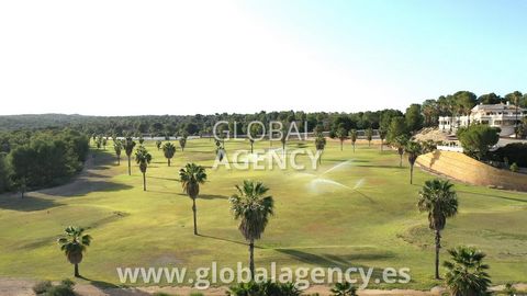 Quasi 500 ettari di foresta con diverse case di lusso, campo da golf privato (8 buche), piscina di 900 m², lago privato, a 5 minuti dalla spiaggia, con agrumeto e magnifica vista sul Mar Mediterraneo. Accesso praticamente immediato su strada attraver...