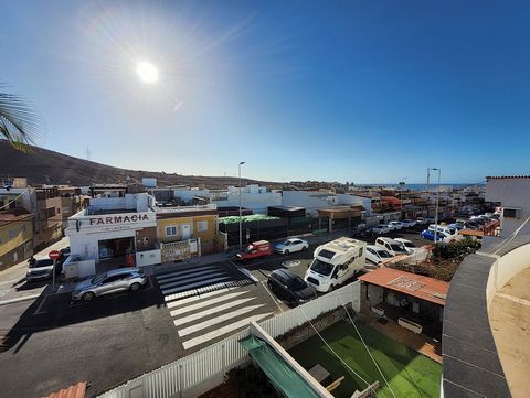 Spacious duplex with pool for sale in Arguineguín, Gran Canaria The house: The house has a comfortable and cozy layout . This is an ideal semi-detached duplex for a small family or couples , for example. It is divided into two floors and is spacious ...