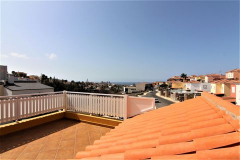 Townhouse for sale in Arguineguín, Gran Canaria The house: It is a semi-detached house that has a direct entrance from the street . It is composed of 2 floors plus garage . It is ideal for enjoying a sunny and familiar atmosphere. Its distribution is...