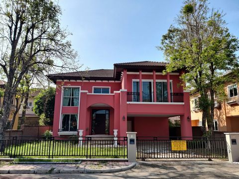 H-136 Single house for sale, Grand Canal Village, Don Mueang. The main house has 4 bedrooms, 4 bathrooms, on 336 sq m of land. Easy access to shopping malls, schools, universities and markets. Near Don Mueang International Airport, just 5 minutes by ...