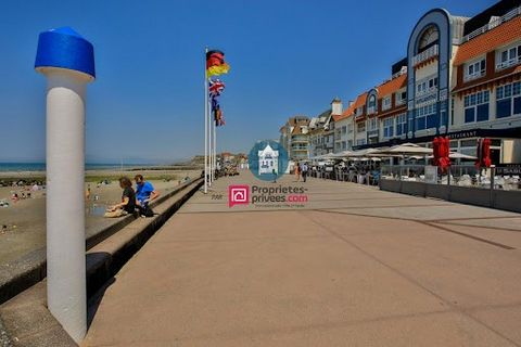 Selten auf dem Markt, in einem geschichtsträchtigen Gebäude, Wohnung von 86m2, geschmackvoll renoviert von diesen verschiedenen Eigentümern. Das Hotel liegt mit Blick auf das Meer und den Strand, in der Nähe aller Annehmlichkeiten (Geschäfte, Schulen...