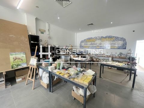 2 Stores with Rendimento. Description: - Two stores joined to each other with, 3 bathrooms, with an outdoor area of 60 m2, air conditioning and smoke exit. - The store is leased to a company of Ceramics and Atelier de Arquitetura. Yield: - Currently ...