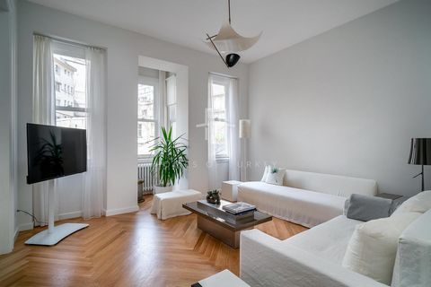 Discover a perfect Airbnb apartment for sale in the Galata district of Beyoğlu district, on the European side of Istanbul. Known as the heart of the city centre, Beyoğlu is within walking distance of historical sites such as Taksim Square, Istiklal S...