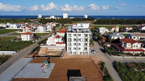 Vous pouvez voir la mer depuis l’appartement. L’appartement est à environ 0,5-1 km du bord de mer et l’aéroport le plus proche est à environ 0-50 km. Cet appartement de 130 m². Il se compose de deux chambres avec une salle de bain. Toutes les pièces ...