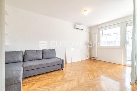 Keglić, furnished one-bedroom apartment of 37 m2 on the 4th floor, near the city center, for rent. It consists of an entrance hall, a living room connected to a dining room, and a separate area for a bed, kitchen, and bathroom. It is equipped with ai...