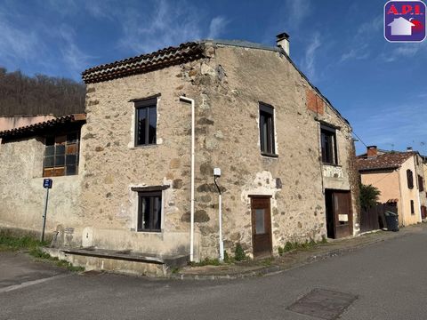 FERRIERES SUR ARIEGE Incantevole casetta situata nel comune di Ferrieres sur Ariege. Si compone al piano terra di un garage, al primo piano di un soggiorno con cucina a vista, una camera con doccia e WC, al secondo piano di una camera con doccia e WC...