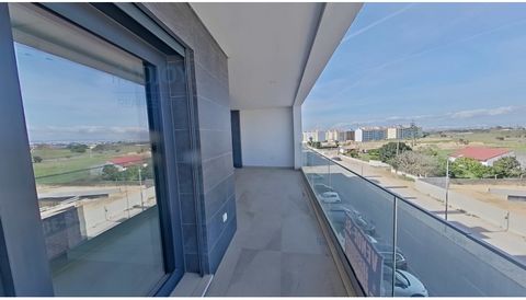 Luxurious 3 Bedroom Apartment - 3rd Floor | 3 Suites | Comfort and Sophistication Located less than 2 km from the accesses to the Vasco da Gama Bridge and Lisbon, this magnificent luxury 3 bedroom flat offers the perfect balance between modernity, co...