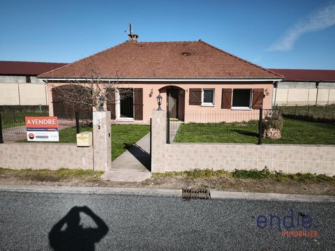 EXCLUSIVITEIT - RUSTIGE OMGEVING Te koop: dicht bij scholen en winkels, bieden wij u deze 4-kamer woning van 86,6 m² aan in VILLEFRANCHE D'ALLIER (03430). Het betreft hier een woning uit 2013. Het heeft drie slaapkamers, een ingerichte keuken, een do...