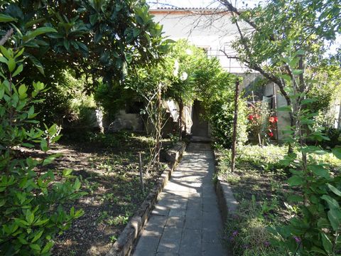 Maison spacieuse de 194 m² avec un potentiel locatif élevé.