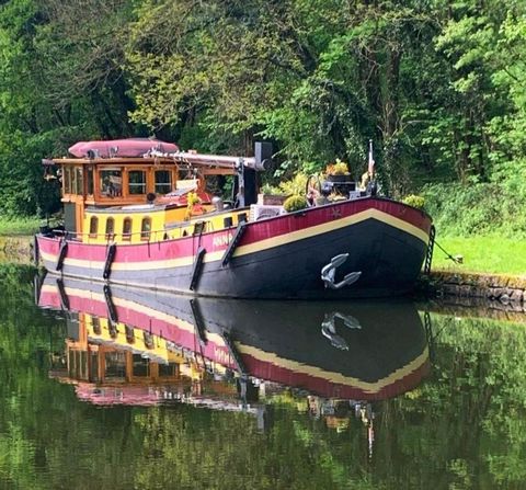 Péniche de 18m actuellement amarrée à Roanne