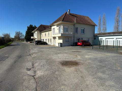 Domerat , proche de Montluçon --> A vendre immeuble entièrement crée de 2009 à 2011 comprenant 7 logements et 21 garages , l'ensemble est entièrement loué sauf 3 garages et 5 caves ( réservé par le propriétaire ) . Compte tenu de la grandeur du terra...
