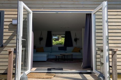 This newly built chalet, located in the serene Bungalow Park Campanula, is within cycling distance of the beautiful sandy beach of Sint Maartenszee. The modern and stylish property features two cozy bedrooms, a bright living area, and a fully equippe...