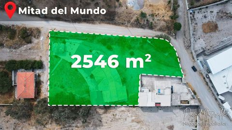 Geweldige kans! Grote kavel met huis en zwembad op 3 minuten van het Mitad del Mundo-monument – Ideaal voor gezinnen, investeerders of bedrijven Ben je op zoek naar een unieke plek in de buurt van een van de belangrijkste toeristische iconen van Ecua...