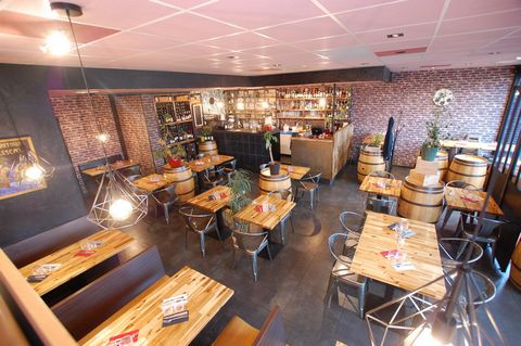 PIZZERIA 50 couverts zone d'activité route passante