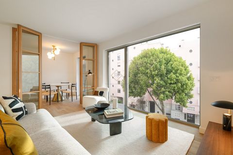 Apartamento de 2 dormitorios insertado en un nuevo y moderno desarrollo, diseñado por el conocido arquitecto Miguel Saraiva, ubicado en el corazón de Olivais Sul, una zona tranquila y en crecimiento. Con acabados de alta calidad y arquitectura contem...