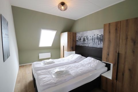 Kom lekker op z'n Friesch genieten in de rustige omgeving van Leons: het hart van Friesland. Vanuit deze in 2023 nieuw gebouwde, moderne villa ontdek je met gemak alle omliggende grote Friese steden. Op dit perceel staan meerdere vakantiewoningen van...