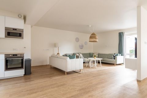 Deze groepsaccommodatie op een geweldige plek op Ameland is ideaal voor vakanties met familie en vrienden. De naast elkaar gelegen appartementen bevinden zich aan een rustig fietspad, direct aan de voorste plassen van recreatiegebied de Vleijen. In d...