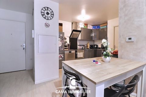 ** EN EXCLUSIVITÉ ** Au sein du quartier du Soleil Levant, dans une jolie copropriété de 2013, venez découvrir cet appartement 3 pièces de 53m2 comprenant : - une entrée avec placard, - une cuisine équipée ouverte sur un séjour, - deux chambres, - un...