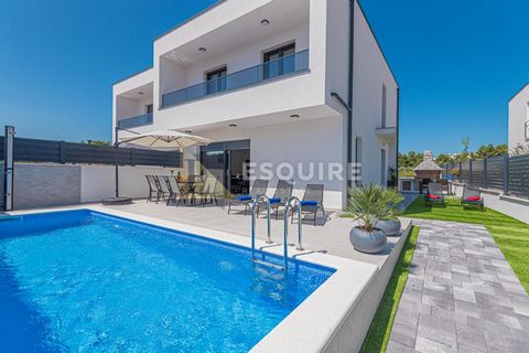 Location: Šibensko-kninska županija, Vodice, Vodice. ID CODE: 668 ESQUIRE Real Estate d.o.o. Mob: ... E-mail: ... ...