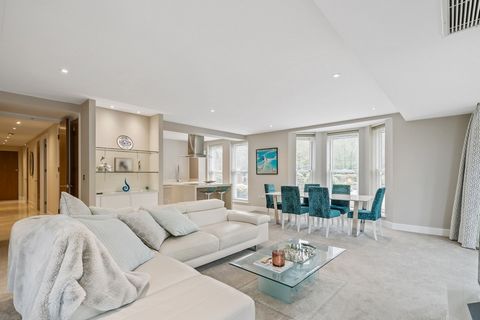 A gorgeous two bedroom, two bathroom apartment set within this luxurious gated development in Esher, Surrey. The apartment offers just under 1300sq ft of internal living space and consists of two large double bedrooms with both benefiting from built-...