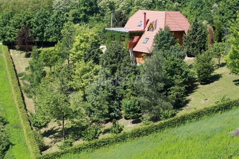 Varaždin County, Gornja Voća Detached holiday home with a living area of ​​143.77m2, built in 2005 on a plot of 3,232m2 with a large garden, terraces, swimming pool, outdoor areas for resting and eating, children's playground and parking. The house o...