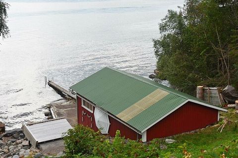 Enjoy a relaxing holiday 5 km west of Molde, 