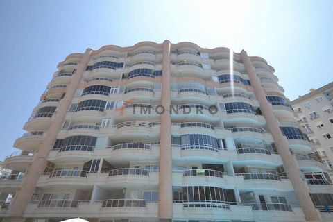 The apartment for sale is located in Tosmur, a district of the city of Alanya, directly at the beautiful coastline. Long beaches and wonderful mountain ranges are awaiting you. Explore this gorgeous nature. The skyline with the mountains in the back ...