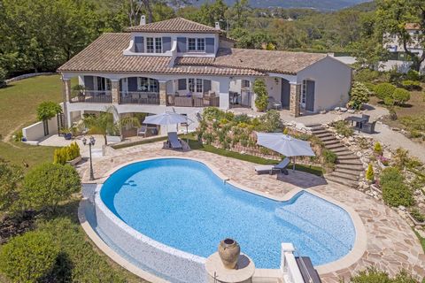 Located in a peaceful residential area in Roquefort-les-Pins, this stunning villa offers open views and a south-west exposure. The property features an entrance hall, a spacious and bright living room, a dining room, a fully newly-renovated equipped ...