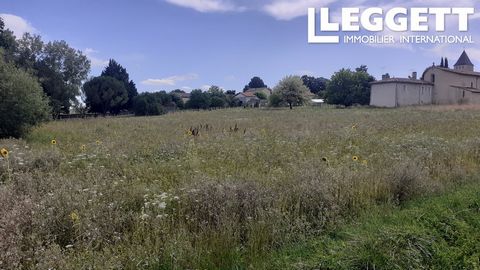 A22838ANB17 - Fabulous plot of land on the edge of small rural commune with lovely views of the surrounding countryside Permission to build. Total plot size approximately 1286m2. Water and electricity on site. Information about risks to which this pr...