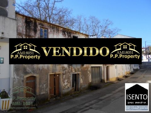 Two attached houses to renovate in the Figueira da Foz region. Two attached houses to renovate in the Figueira da Foz region. These two houses are located in a small village, very beautiful and well maintained, where there is some local commerce and ...