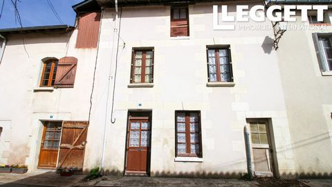 A19773AKB37 - In the centre of Richelieu, this town house with outbuildings is a great lock-up-and-leave property for either a permanent or holiday home. Information about risks to which this property is exposed is available on the Géorisques website...