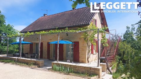 A22664GYK24 - Set in the centre of Perigord Noir, just minutes from Sarlat and a few more from the river with it's castles and tourist attractions. This is the perfect spot to realise a highly profitable tourist destination with a versatile group of ...