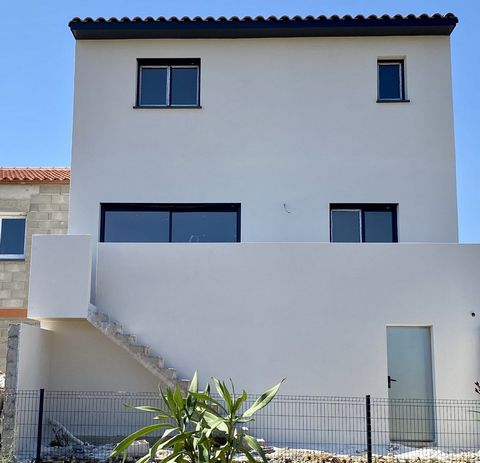 Fitou, new villa on 2 sides including: Living room open kitchen, toilets, garage 14m² and cellar in the basement. Upstairs 3 bedrooms, one with shower room, bathroom with toilet on the heights of Fitou Available Feb 15, 2024