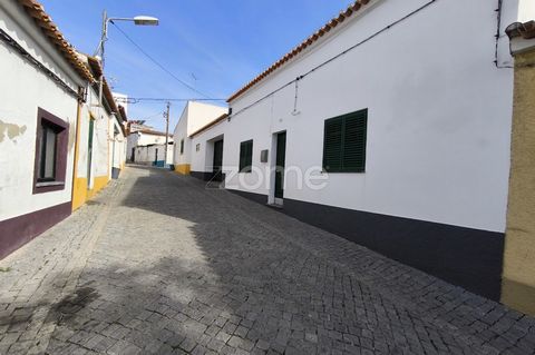 Identificação do imóvel: ZMPT566042 Fantastic villa consisting of three spacious bedrooms, all with plenty of natural light as they all have windows, ensuring a bright and welcoming environment. It has three rooms, one of which is equipped with a sto...