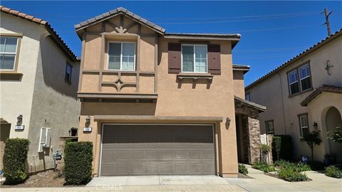 3 Bedroom condo in Claremont, CA. Serrano HOA, great location, schools, shopping and freeway access nearby. open floorplan, high ceiling, all bedrooms upstairs, laundry room upstairs.