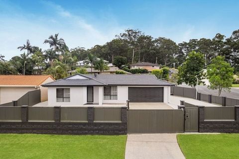 This beautifully presented and tastefully renovated 3 bedroom plus study home is situated in a quiet cul de sac position and a sought after location in Molendinar. The lovely property has just been painted inside out. Close to shops, Trinity Lutheran...