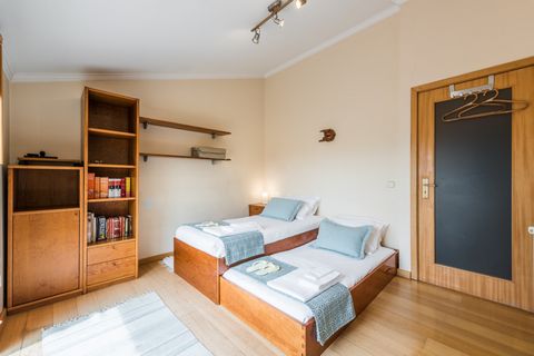 Room in Duplex Apartment with two single beds. 500 m from the beach, 600 m from the Centro de Reabilitação do Norte, hospital and place of medical inspections, 3 km from the future Scientific - Technological Complex of Madalena. Local shops nearby, r...