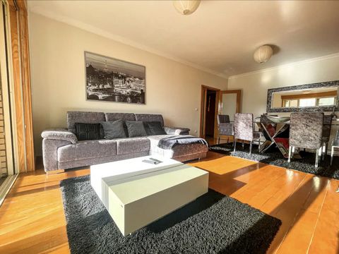 Stay in this spacious and central apartment in Matosinhos. If you have a car, enjoy the private garage. Close to all accesses and a few minutes by car from Norte Shopping and Praia de Matosinhos. Everything you need close by, several restaurants, sup...