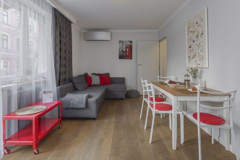 Welcome to my 2-bedroom apartment just next to Oławska street, a promenade ending in heart of the Old Town. It is hard to imagine location better then this one. A vibrant part of the town yet still you will find here peace, coziness and spotless plac...