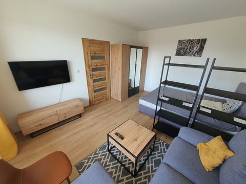 Stylish 1-room apartment available for medium-term stay in the heart of the city of Košice on Palarikova street, near Aupark and the main street. This modern rental offers a separate kitchen, and the living room opens up to a charming balcony. Stay c...