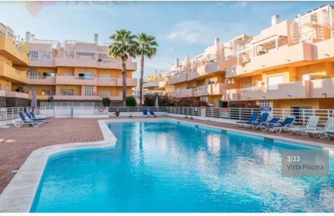 Sunny apartment with two bedrooms and two bathrooms (with windows), one en suite, with good-sized balconies overlooking the pool. Located in a calm environment and sunny, Royal Cabanas Golf condominium, in Conceição / Cabanas de Tavira, just a few mi...