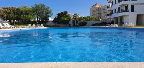 The studio, located in Vilamoura, offers self-catering accommodation with WiFi access and free private parking. Located 700 meters from Vilamoura Marina and 1.8 km from Falésia Beach. It features a balcony overlooking a garden, air conditioning and a...