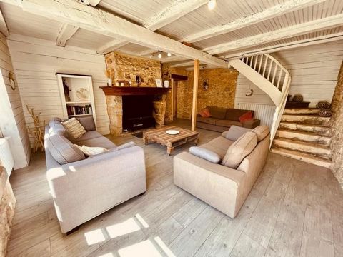 Nestled in the heart of a lush valley, this former mill is the ideal location for a family residence or a tourist activity which could generate substantial income. The property has been tastefully renovated and offers great versatility. It can be spl...