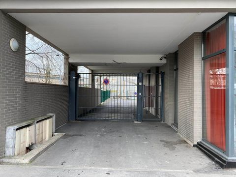 8 surface parking spaces with parking hoops on each space, in a residence with gate and camera at the entrance, in Chevilly-Larue (94550). Close to Orly airport. 2 minutes walk from Moulin Vert station - Tramway T7. Buses 132, 192, 183 and N22 nearby...