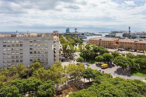 Beautiful apartment in a recently built building with spectacular views of the sea and the Port of Barcelona. It is located on the top floor, which allows a lot of light and has a large distribution that allows you to maximize the spaces. It has a ha...