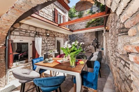 Beautiful stone building of hotel in Rovinj, 100 meters from the sea, with sea views! In the heart of Rovinj, close to the renowned beaches and promenade, one finds this charming family hotel now available for purchase. Adorned with numerous awards a...