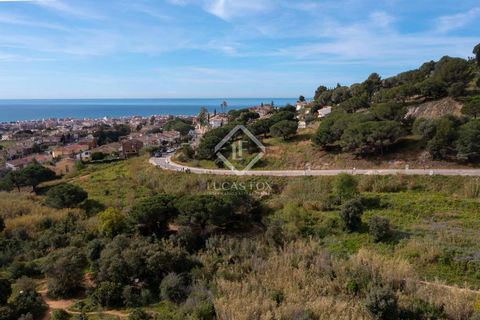 This fantastic plot is located in a quiet residential area in Premià de Dalt, a Mediterranean town located between the sea and the mountains. Premià de Dalt offers many amenities and is very comfortable for families. The beach is 10 minutes away, the...