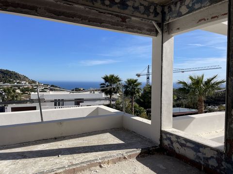 A spectacular detached villa that is offered for sale and only €250,000 (6 month timeframe) of construction work left to complete. The villa has four bedrooms, five bathrooms, a large 200m2 basement area, and even an elevator! Outside there is an inf...