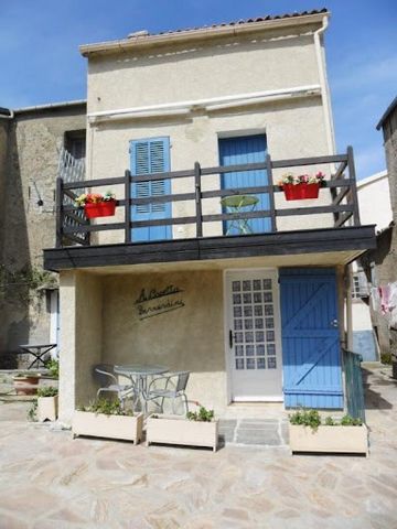 SALE VILLAGE HOUSE 2 rooms, 50 m² ST-PIERRE-DE-VENACO Located in the village of St-Pierre-de-Vénaco near Corté, this pretty detached house on 3 levels has been completely renovated. It consists at the entrance of a room with equipped kitchen area. On...