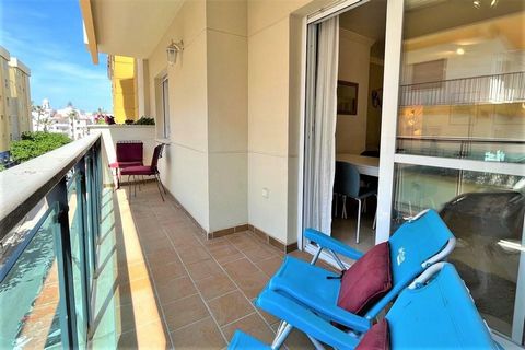 Located in Estepona. A beautiful apartment in Estepona centre, ideal for couples or family holidays. The apartment building is located on the front line and the apartment is located in a 'U' shaped complex. The stunning Playa de la Rada is ...